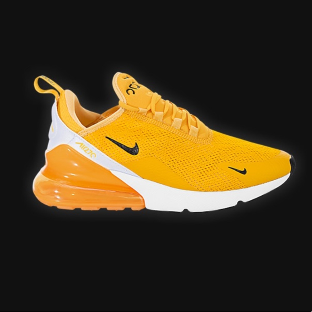 ONLY worn once!! They are on GOAT for over 300$!! University gold AirMax 270.